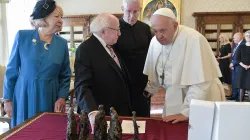 Papa Francesco con il presidente irlandese David Higgins, Palazzo Apostolico Vaticano, 19 ottobre 2023 / Vatican Media / ACI Group