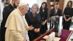 Papa Francesco e Borjana Krišto, primo ministro di Bosnia Erzegovina, 3 aprile 2023 / Vatican Media / ACI Group