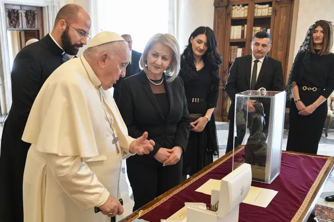 Papa Francesco, Borjana Krišto | Papa Francesco e Borjana Krišto, primo ministro di Bosnia Erzegovina, 3 aprile 2023 | Vatican Media / ACI Group