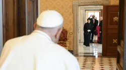 Papa Francesco accoglie il presidente di Singapore Tharman e consorte / Vatican Media / ACI Group