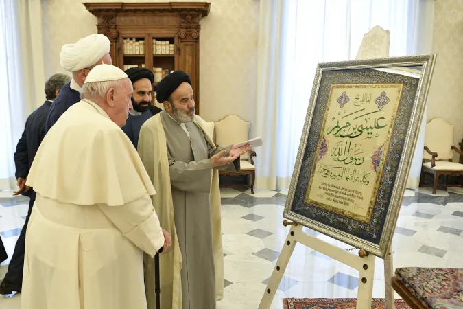 Papa Francesco, Ayatollah Seyed Abu al Hassan Navab | Papa Francesco incontra l'Ayatollah Seyed Abu al Hassan Navab, rettore dell'Università di Qom, in Iran | Vatican Media / ACI Group