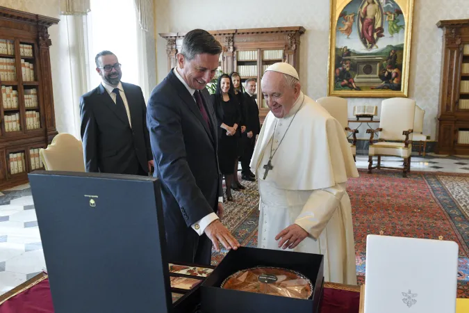 Papa Francesco e il presidente Pahor | Papa Francesco e il presidente sloveno Pahor, Biblioteca del Palazzo Apostolico, 7 febbraio 2022 | Vatican Media / ACI Group