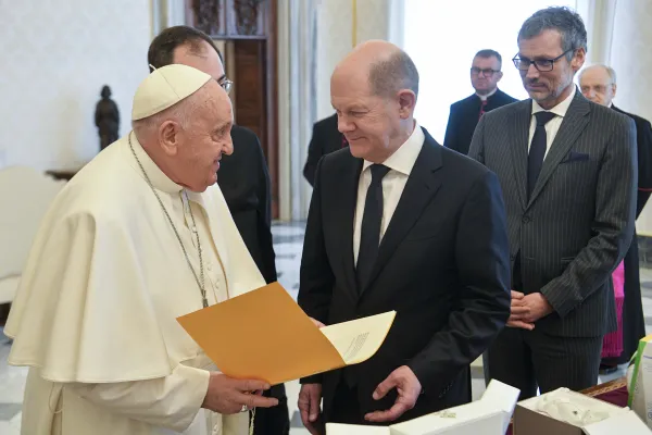 Papa Francesco e il Cancelliere tedesco Scholz / Vatican Media / ACI Group