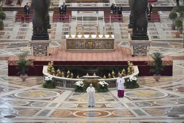 Papa Francesco durante l'Urbi et Orbi di Pasqua  2020, in una Basilica di San Pietro vuota / Vatican Media / ACI Group