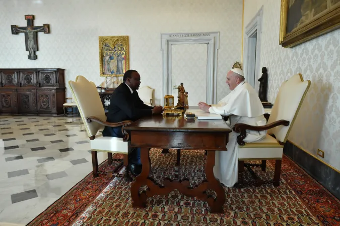 Papa Francesco e il Presidente del Kenya Uhuru Kenyatta |  | Vatican Media 