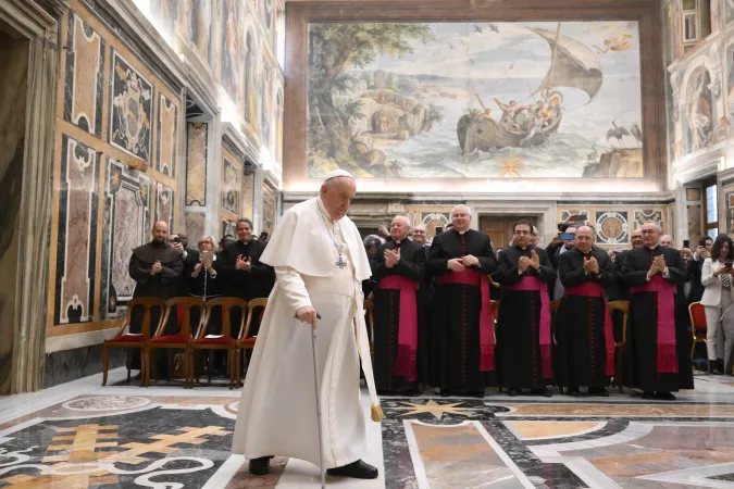 Papa Francesco riceve i Partecipanti al Corso di formazione per gli operatori del Diritto, promosso dal Tribunale della Rota Romana |  | Vatican Media 