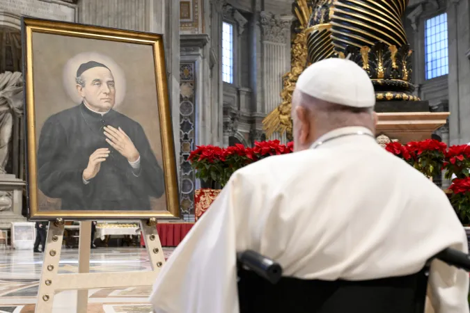 Il Papa in Basilica con i presenti |  | Vatican Media / ACI Group