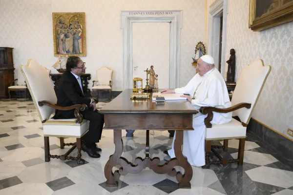 Papa Francesco con il presidente colombiano Gustavo Petro, Palazzo Apostolico Vaticano, 19 gennaio 2024 / Vatican Media / ACI Group