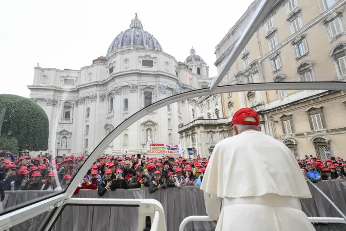 Papa Francesco e i cresimandi di Genova |  | Vatican Media