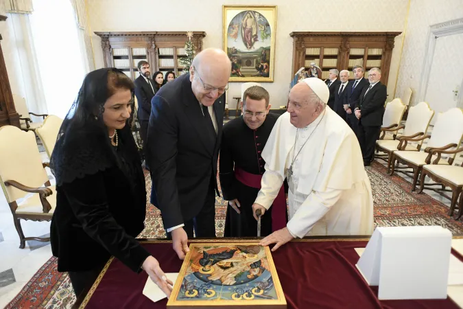 Papa Francesco, Miqati | Papa Francesco e il primo ministro libanese Miqati | Vatican Media / Aci Grouo