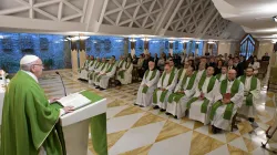 Papa Francesco durante una delle Messe a Santa Marta  / Vatican Media / ACI Group