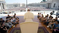 Papa Francesco durante l'incontro con i fedeli delle diocesi di Cesena e Bologna, Piazza San Pietro, 21 aprile 2018 / Vatican Media / ACI Group