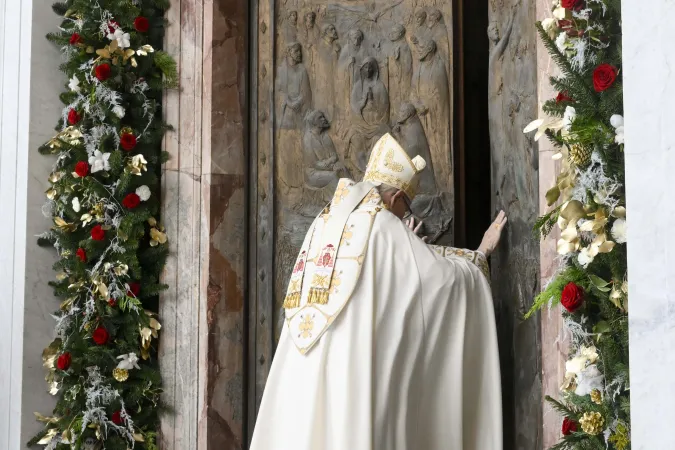 Il Cardinale Harvey apre la Porta Santa della Basilica di San Paolo |  | Vatican Media / ACI Group