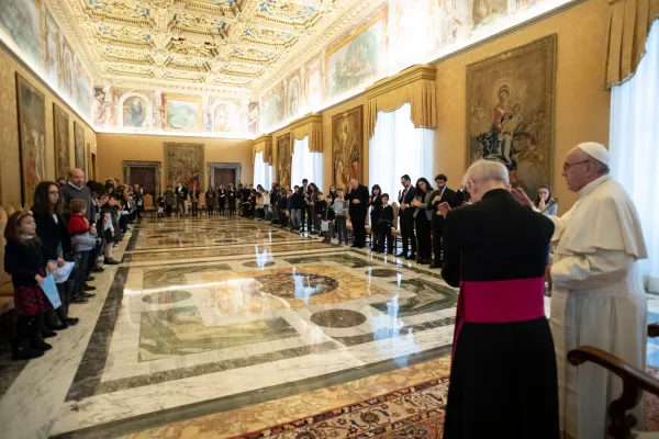 Papa Francesco incontra una delegazione di ragazzi dell'ACR per gli auguri di Natale, Palazzo Apostolico, Sala del Concistoro, 20 dicembre 2018 / Vatican Media / ACI Group