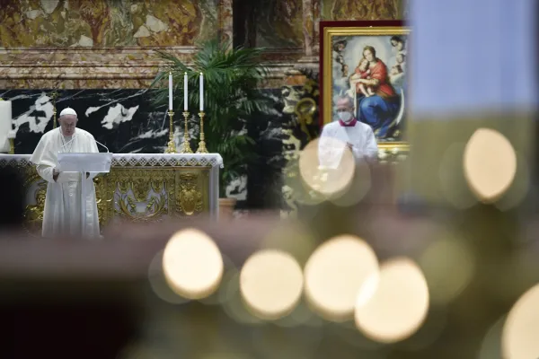 Papa Francesco durante il messaggio pasquale prima della benedizione Urbi et Orbi, Basilica di San Pietro, 4 aprile 2021 / Vatican Media / ACI Group