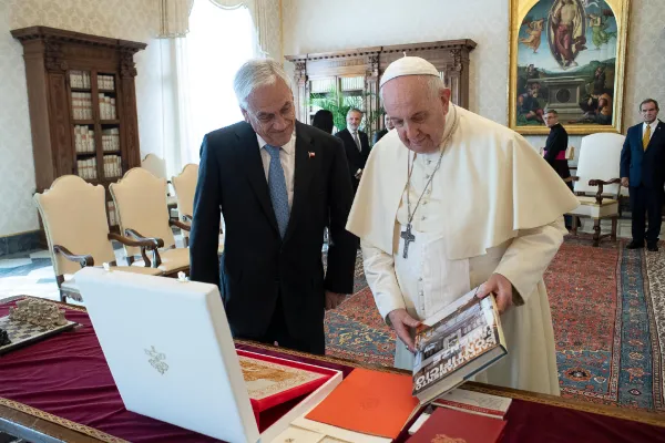 Papa Francesco con il presidente Pinera, Palazzo Apostolico Vatticano  / Vatican Media / ACI Group