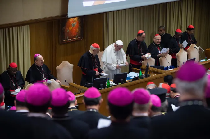 Papa Francesco al Sinodo 2018 | Papa Francesco e i padri sinodali durante una delle Congregazioni Generali del Sinodo 2018 | Vatican Media / ACI Group