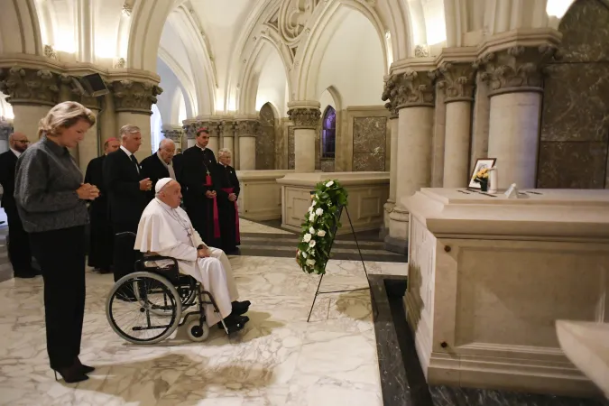 Papa Francesco , Koekelberg | Papa Francesco in visita alla tomba di Re Baldovino, Nostra Signora di Laeken, 28 settembre 2024 | Vatican Media / ACI Group