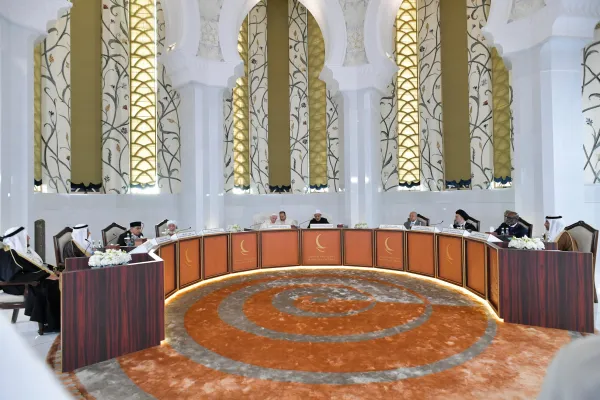 Papa Francesco nell'incontro con il Consiglio degli Anziani,  Gran Moschea Zayed, Abu Dhabi, 4 febbraio 2019 / Vatican Media / ACI Group