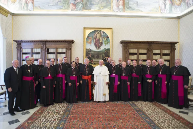 I vescovi del Canada in visita ad limina | I vescovi del Canada, zona Ontario, in visita ad Limina da Papa Francesco, 25 aprile 2017  | L'Osservatore Romano / ACI Group