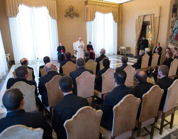 Papa Francesco e i Chierici di Mariani | Papa Francesco riceve i Chierici Mariani dell'Immacolata Concezione, Sala del Concistoro, 18 febbraio 2017 | L'Osservatore Romano / ACI Group