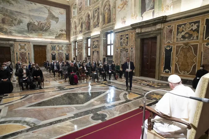 Papa Francesco, imprenditori francesi | Papa Francesco durante l'incontro con gli imprenditori francesi, Palazzo Apostolico Vaticano, 7 gennaio 2022 | Vatican Media / ACI Group