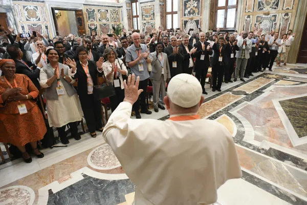 Papa Francesco benedice i membri del Capitolo Generale dei Verbiti, Palazzo Apostolico Vaticano, 28 giugno 2024 / Vatican Media / ACI Group