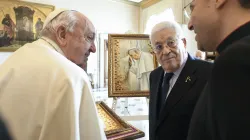 Papa Francesco con il presidente della Palestina Abu Mazen, Palazzo Apostolico Vaticano, 12 dicembre 2024 / Vatican Media / ACI Group