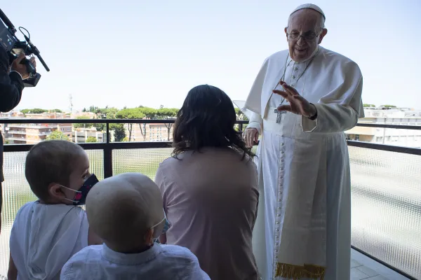 Papa Francesco al termine dell'Angelus dal Gemelli dell'11 luglio 2021 / Vatican Media / ACI Group