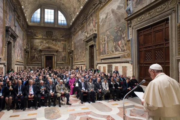 Papa Francesco durante l'udienza all'UNIAPAC, Sala Regia, 17 novembre 2016 / L'Osservatore Romano / ACI Group