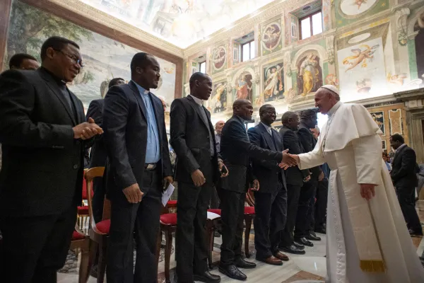 Papa Francesco riceve  i Missionari d’Africa (Padri Bianchi) e le Suore Missionarie di Nostra Signora d’Africa (Suore Bianche) in occasione della celebrazione del 150° anniversario della fondazione della Società dei Missionari d’Africa e della Congregazione delle Suore Missionarie d’Africa, Sala Clementina, 8 febbraio 2019 / Vatican Media / ACI Group