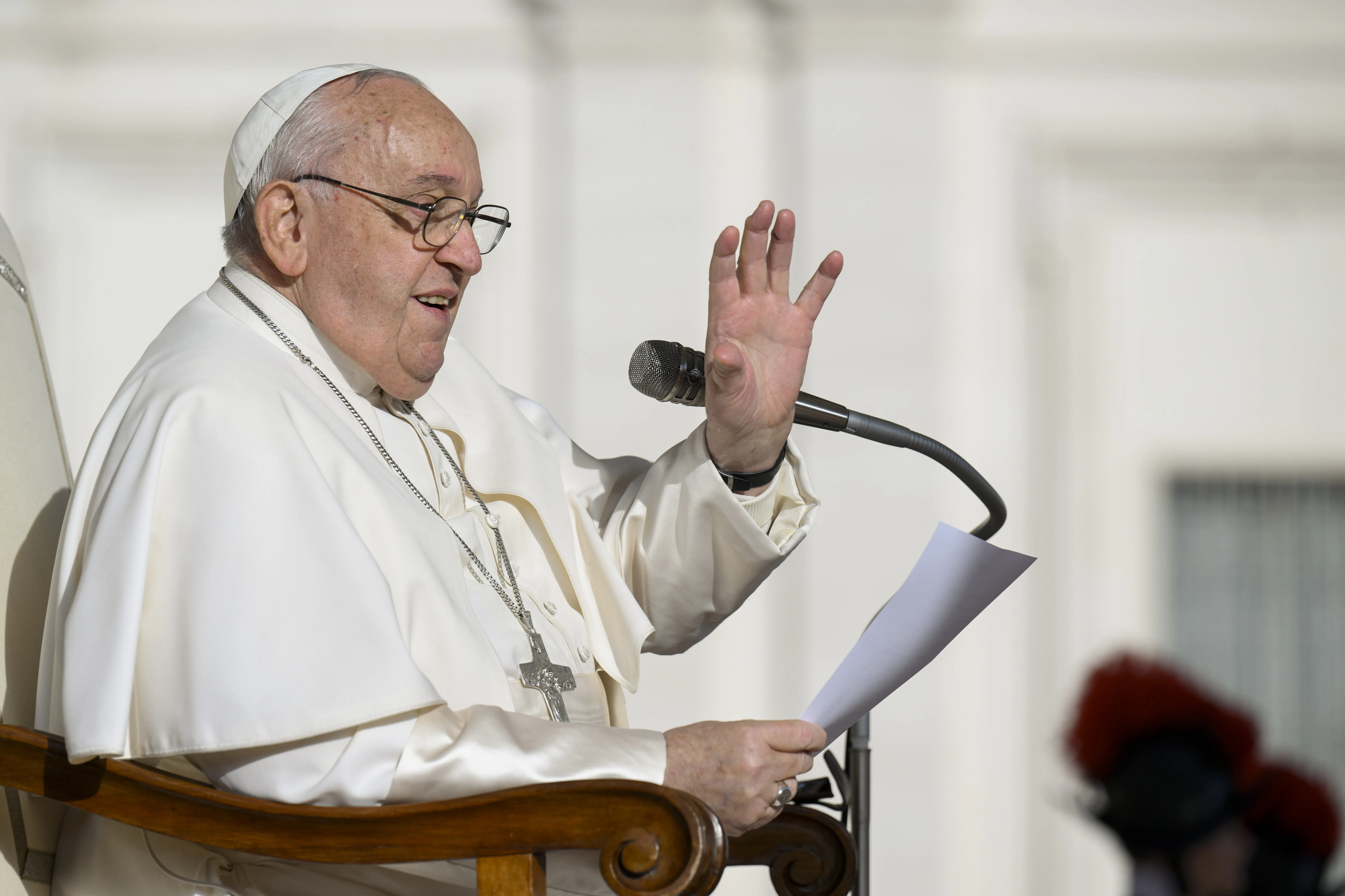 Papa Francesco durante un'udienza generale