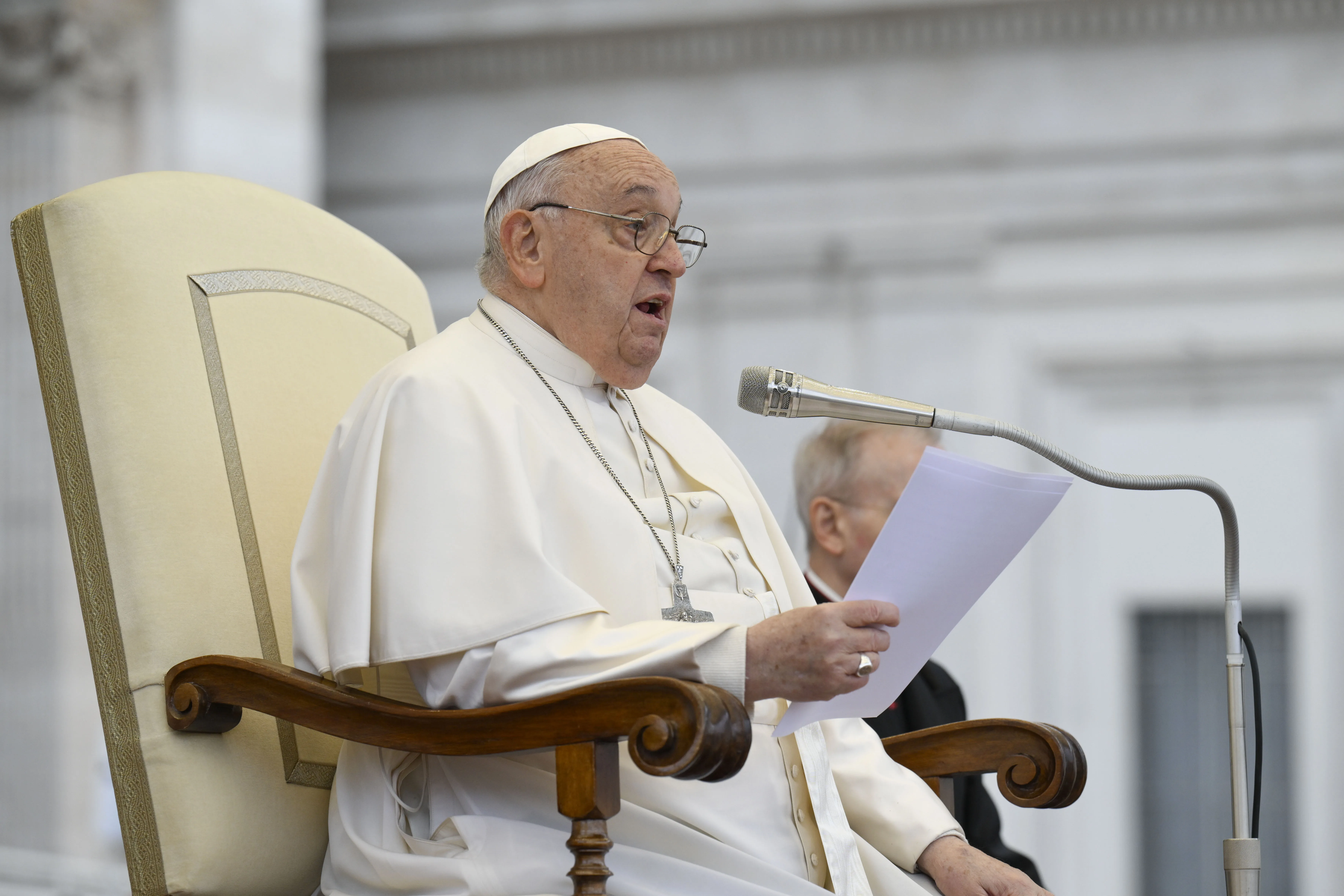 Papa Francesco durante un'udienza generale