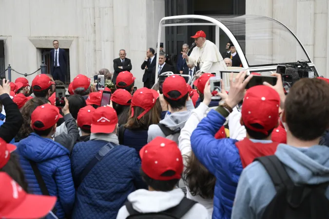 Papa Francesco e i cresimandi di Genova |  | Vatican Media