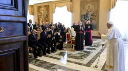 Papa Francesco con i partecipanti alla plenaria della Pontificia Commissione di Archeologia Sacra, Palazzo Apostolico Vaticano, 17 maggio 2024 / Vatican Media / ACI Group