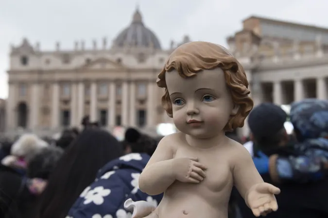 Un bambinello durante l'Angelus |  | Vatican Media / ACI Group