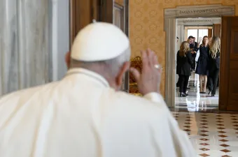 Papa Francesco saluta la presidente Metsola al termine dell'udienza, Roma, 24 ottobre 2024 / Vatican Media / ACI Group