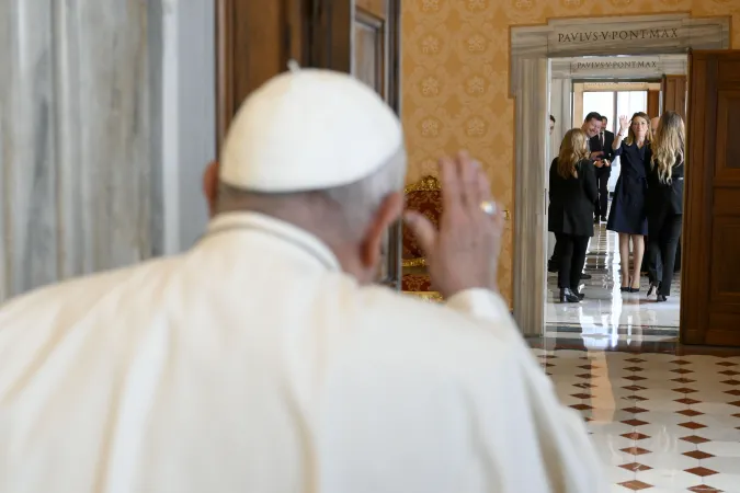 Papa Francesco, Metsola | Papa Francesco saluta la presidente Metsola al termine dell'udienza, Roma, 24 ottobre 2024 | Vatican Media / ACI Group