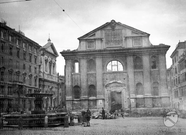 Chiesa di San Giacomo durante la demolizione  |  | Istituto Luce 