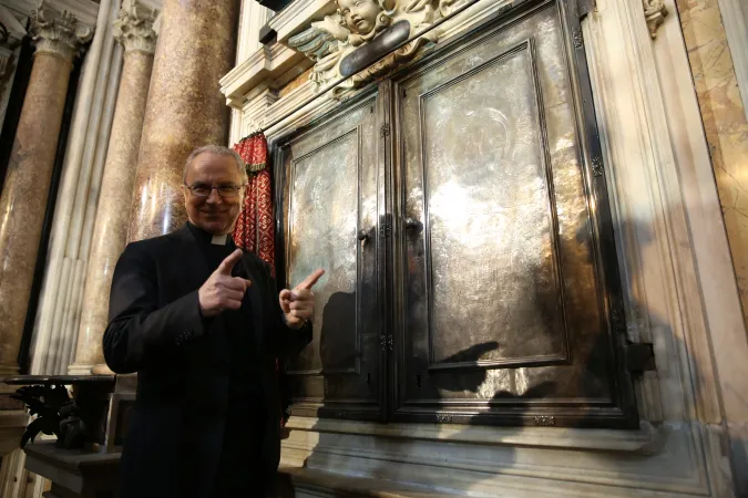 Mons. Vincenzo De Gregorio  | Monsignor Vincenzo De Gregorio Abate prelato della Cappella del Tesoro di San Gennaro. Napoli  | CNA/ Daniel Ibañez