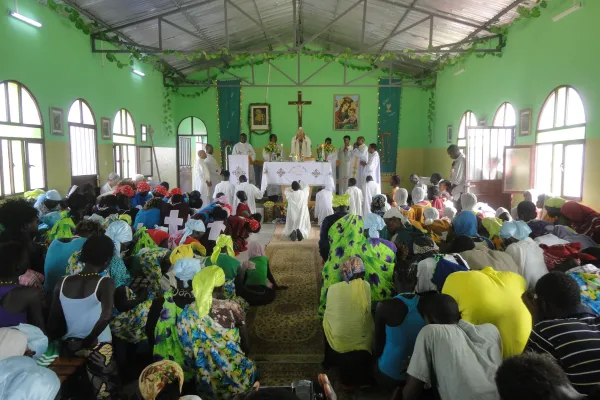 Una immagine di una Messa celebrata in suffragio dei defunti da un sacerdote della Chiesa che Soffre / Aiuto alla Chiesa che Soffre