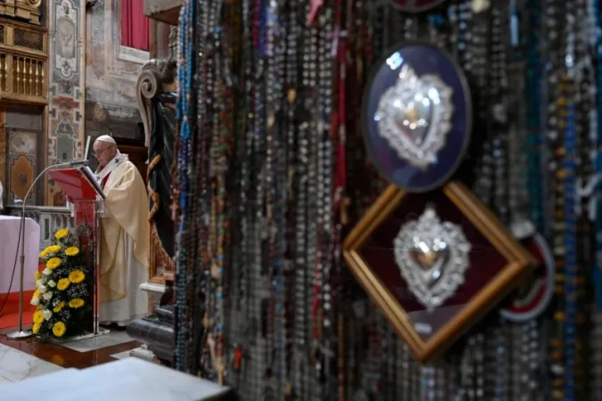 Il Papa guida il Regina Caeli dalla Chiesa di Santo Spirito in Sassia |  | Vatican Media / ACI Group