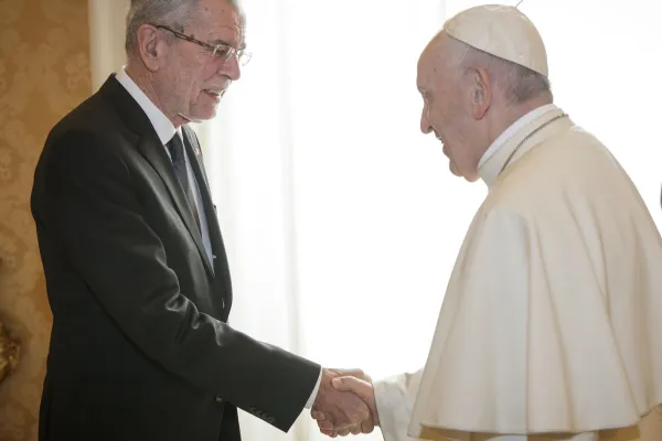 Papa Francesco e il presidente austriaco Alexander van der Bellen durante l'incontro nel Palazzo Apostolico, 16 novembre 2017 / twitter Alexander van der Bellen 