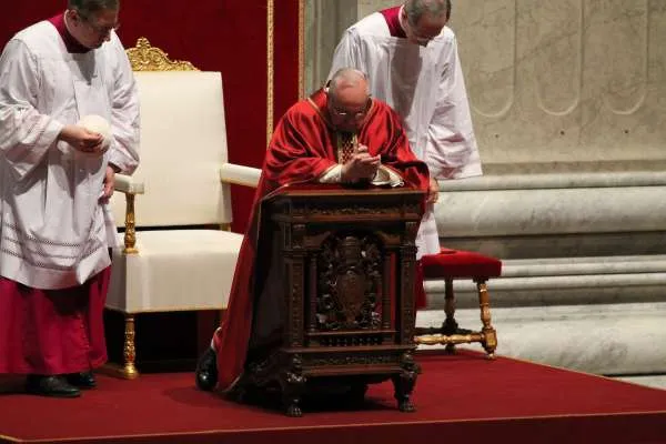 Papa Francesco in preghiera  / Alexey Gotovskyi / ACI Group