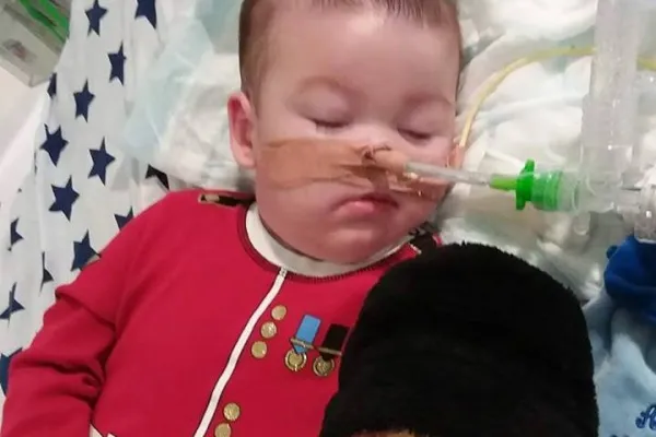 Il piccolo Alfie Evans, colpito da una malattia che non si riesce a prognosticare / savealfieevans.com