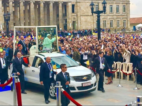 Il Papa a Piazza Bolivar in Colombia, Bogotà |  | Antonio Spadaro, profilo twitter