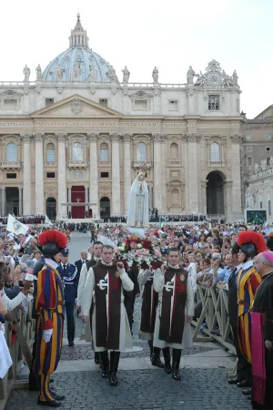 Gli Araldi del Vangelo in Piazza San Pietro |  | Araldi del Vangelo