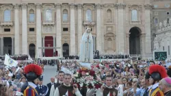 Araldi del Vangelo in Piazza San Pietro / Araldi del Vangelo 