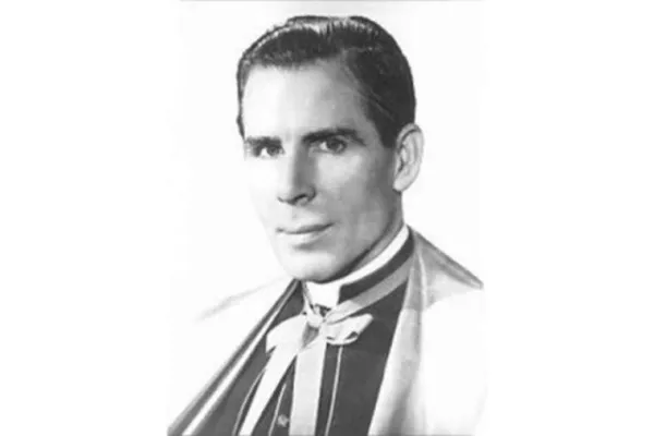 L'arcivescovo Fulton Sheen  / Dumont Network, via Fair Use