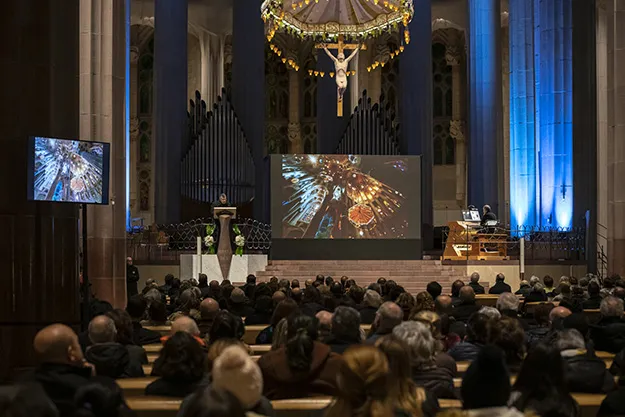 L'interno della Sagrada Familia |  | sagradafamilia.org